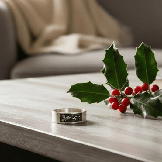 december birth month flower holly ring
